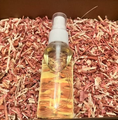 Aromatic Cedar Oil for Aromatherapy, Air-Freshening, Deodorizing, and Preserving